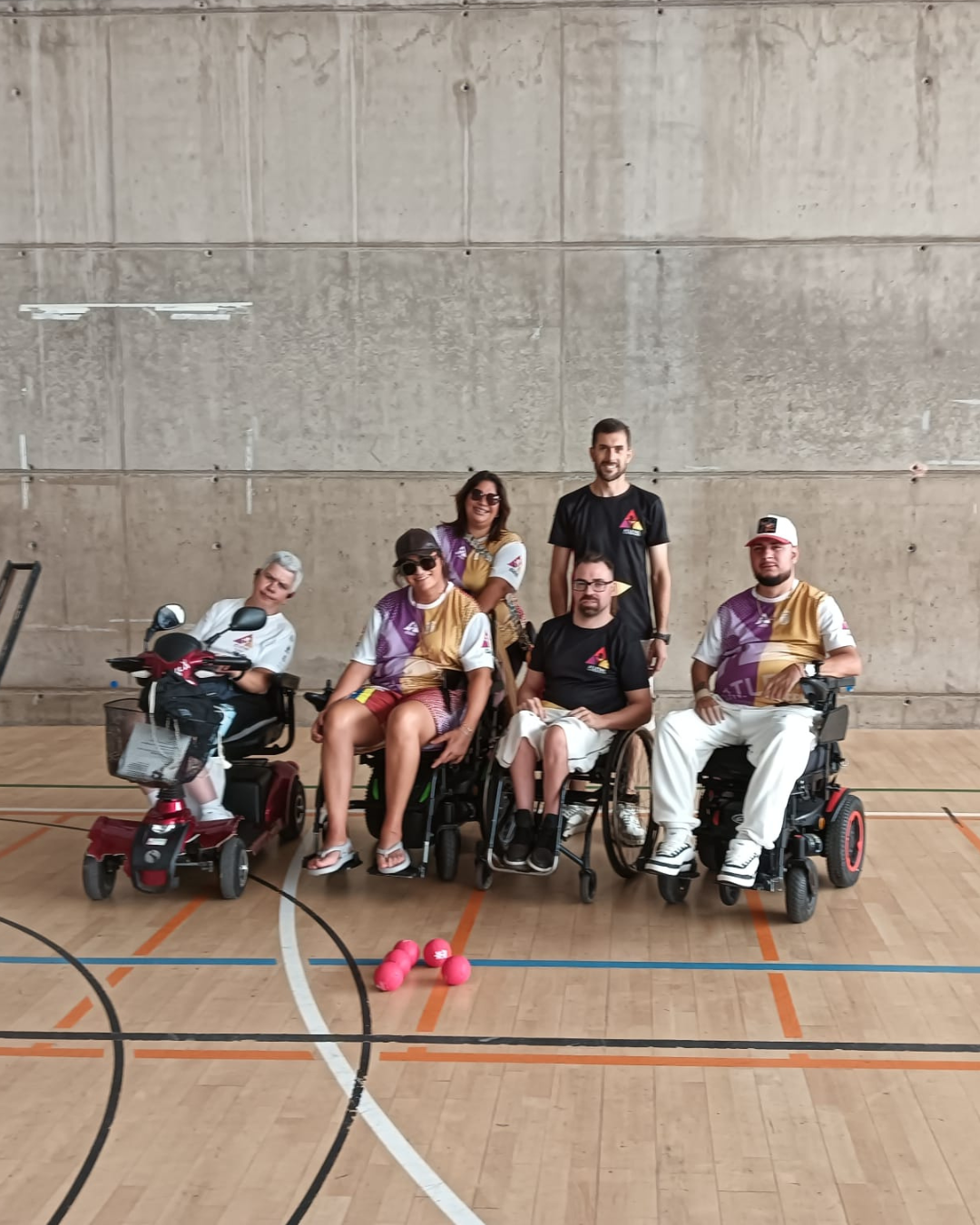 Participantes y equipo de la Escuela de Boccia Paralímpica de Candelaria al inicio de la nueva temporada.
